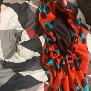 M selling this bonnet cute and colorful